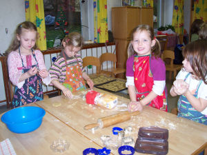 Pltzchenbacken im Kindergarten Kunterbunt am 05. Dezember 2006