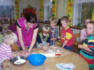 Pltzchenbacken im Kindergarten Kunterbunt am 05. Dezember 2006